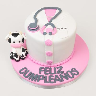 Torta doctora con muñeco de vaquita