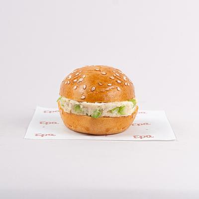 Petit panes con pollo y apio