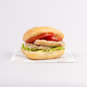 Ciabattita con pollo a la plancha tomate y lechuga